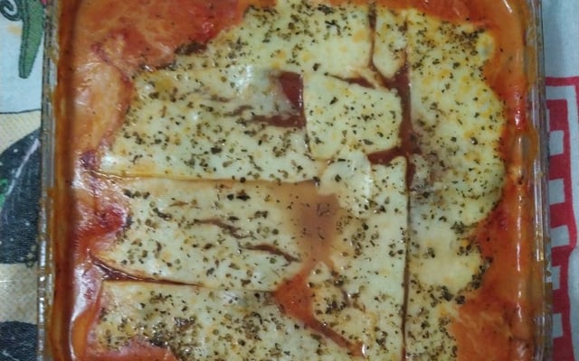 Filé de tilápia com batatas e requeijão ao forno