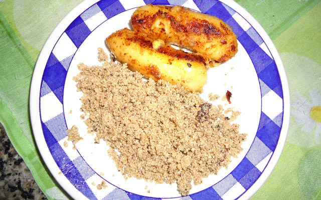 Farofa doce com banana frita