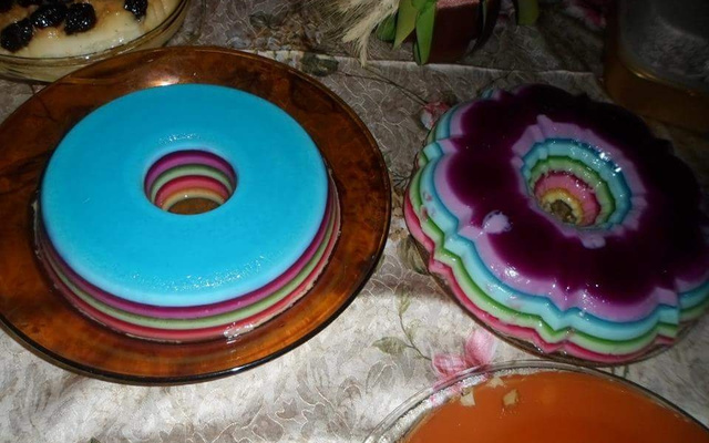 Gelatina colorida em camadas