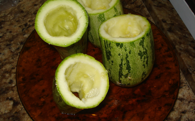 Abobrinha recheada com carne moída