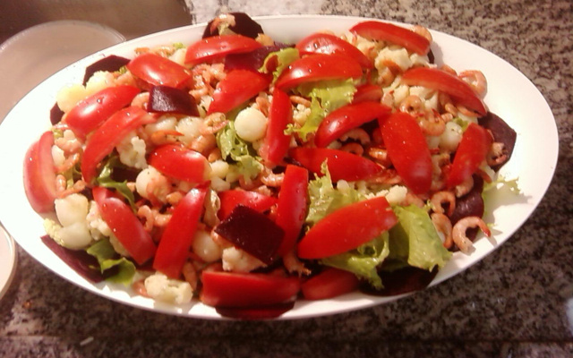 Salada com camarão