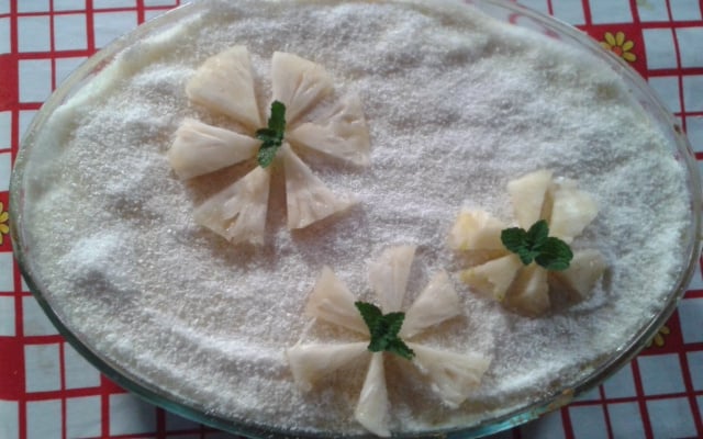 Bolo abacaxi de forma