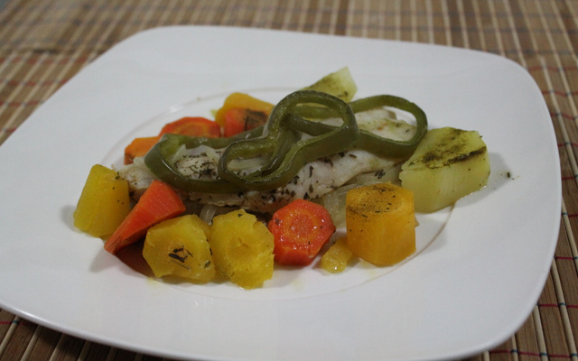 Filé de peixe com legumes