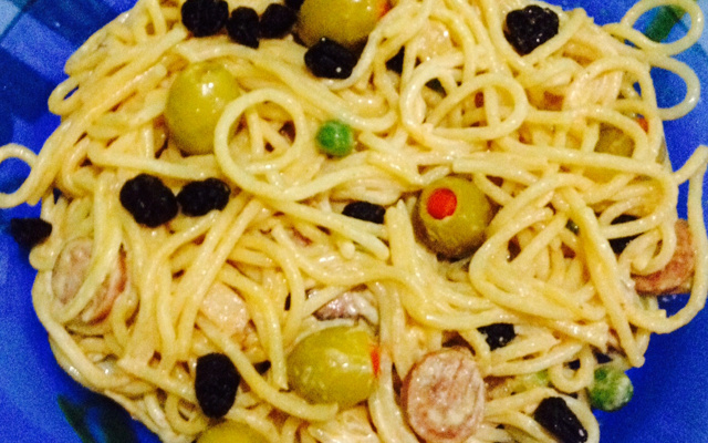 Macarrão com bacon e linguiça