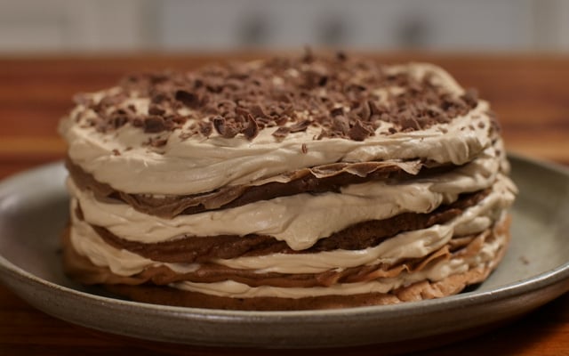 Bolo-panqueca de banana com café