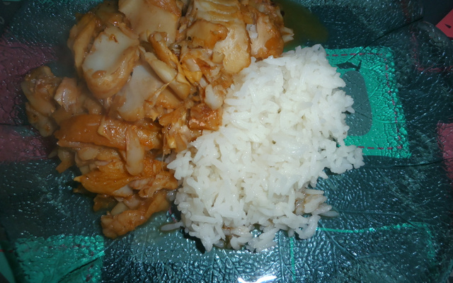 Filé de merluza com molho vermelho