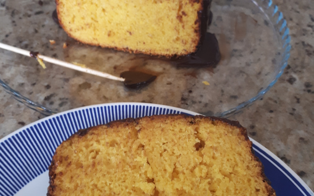Bolo de cenoura na( máquina de pão)