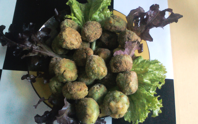 Bolinho de peixe com legumes