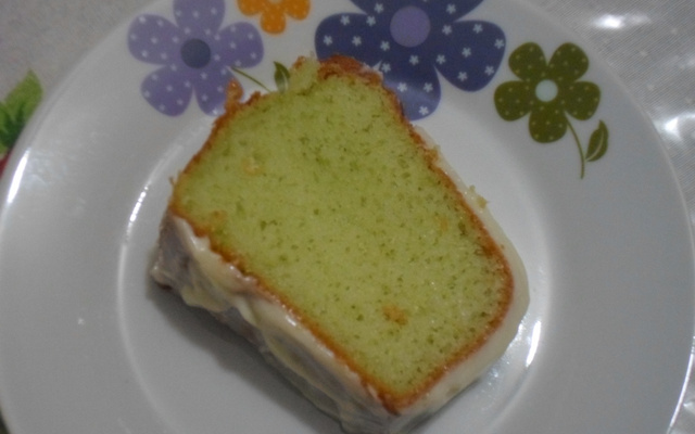 Bolo com gelatina de limão