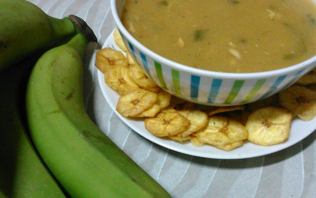 Sopa de banana verde