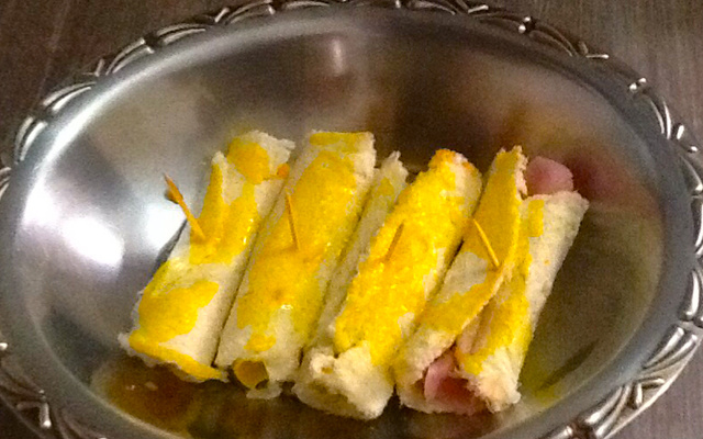 Enroladinho de queijo e presunto