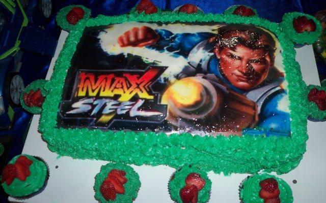 Bolo grande de aniversário