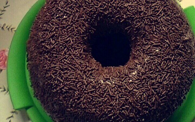 Bolo de chocolate e calda de chocolate