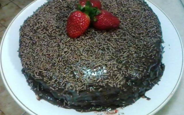 Bolo de brigadeiro com Morango
