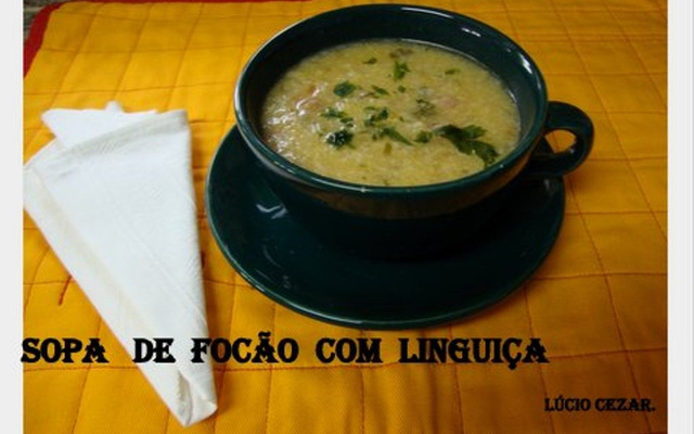 Sopa de flocão com linguiça