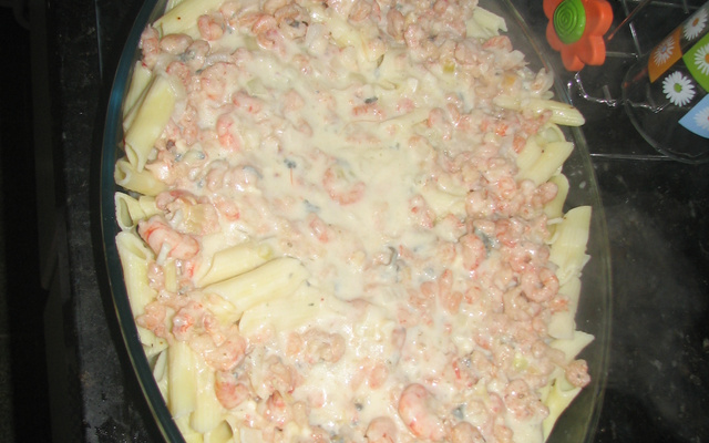 Penne ao molho de gorgonzola com camarão