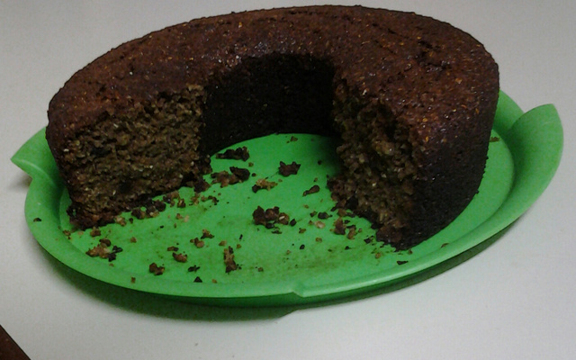 Bolo integral de banana com coco, passas e castanhas