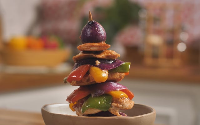 Kebab de frango com legumes 