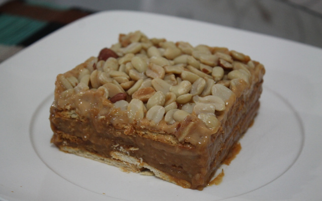 Pavê de doce de leite com coco e amendoim