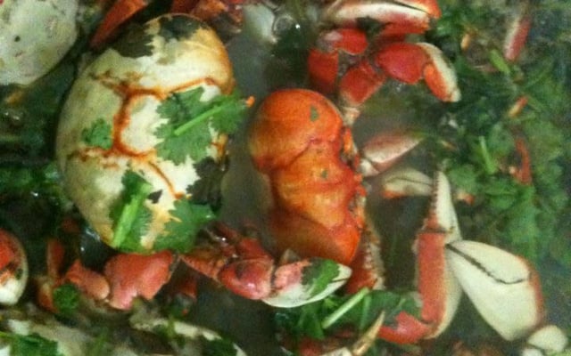 Carangueijo no alho e coentro