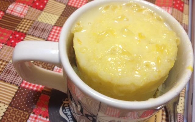 Bolo de laranja de caneca