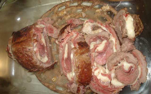 Mignon recheado com mussarela de búfala e jamon