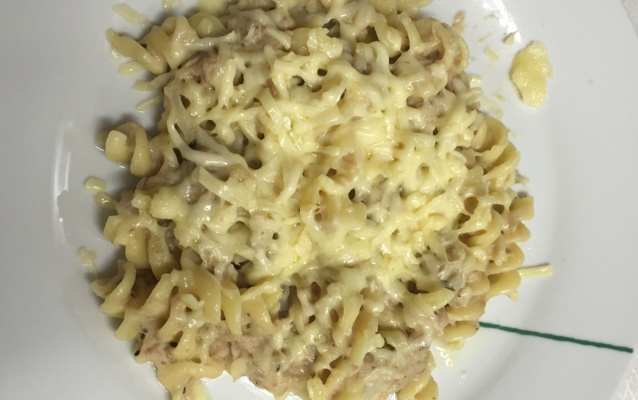 Penne ao molho de iogurte e atum