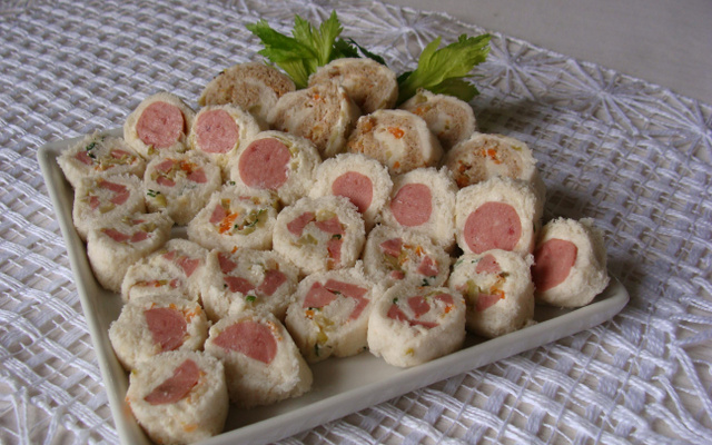 Enroladinho de salsicha da Abima