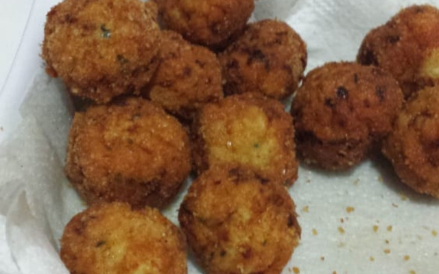 Almôndegas de frango ou nuggets
