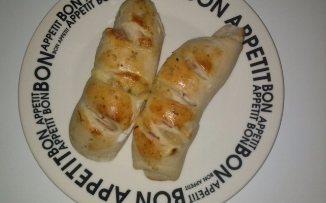 Pãezinhos de presunto e queijo