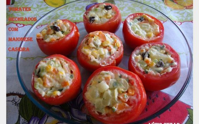 Tomates recheados com maionese caseira do Lúcio Cezar