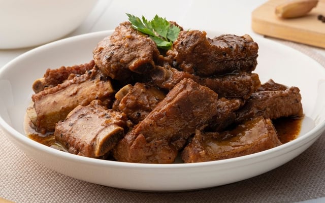 Pernil refogado em pedaços com molho para qualquer refeição