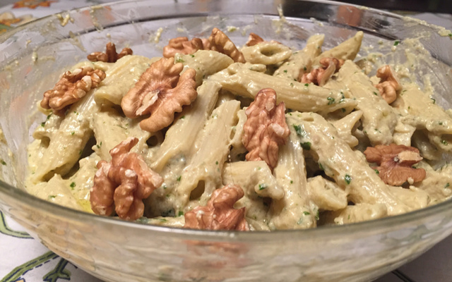 Capeletti ao molho de gorgonzola e pesto
