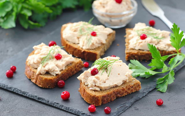 Patê de peito de frango simples