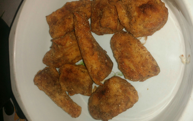 Cação à milanesa ao molho tártaro