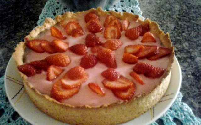 Torta de morango fácil e barata