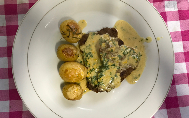 Filé ao molho de mostarda