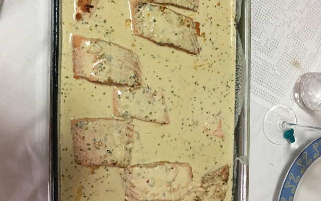 Salmão ao molho gorgonzola