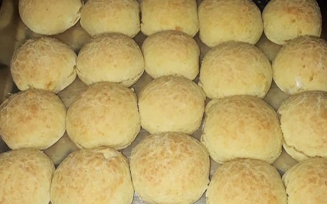 Pão de queijo crocante