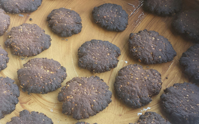Biscoito de aveia com chocolate e canela