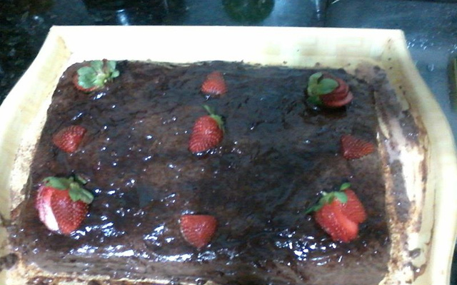 Bolo de chocolate trufado com morango