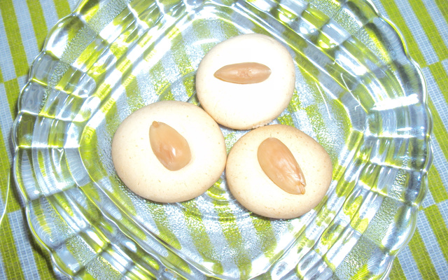 Bolachinhas de leite condensado com amêndoas