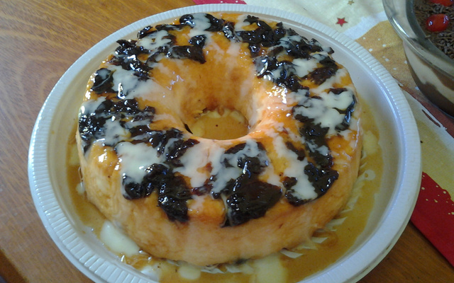 Pudim de coco com ameixa preta