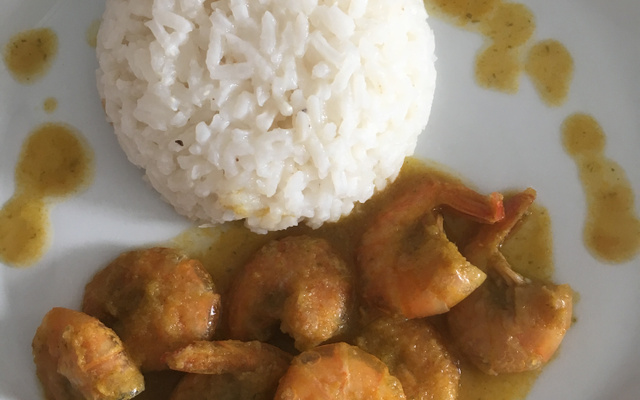 Autêntica moqueca de camarão baiana