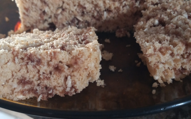 Bolo de amendoim com coco (caneca)