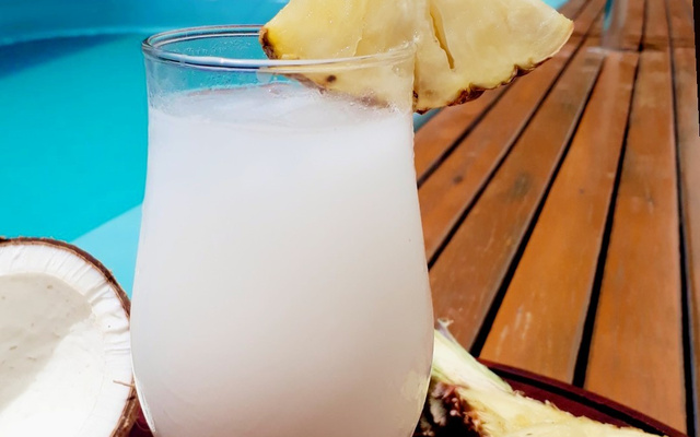 Batida de abacaxi com coco