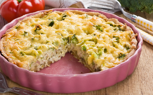 Torta de frango, presunto e mussarela