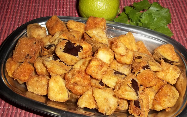 Berinjela em cubos à milanesa