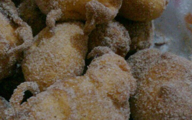 Bolinhos fritos para o café