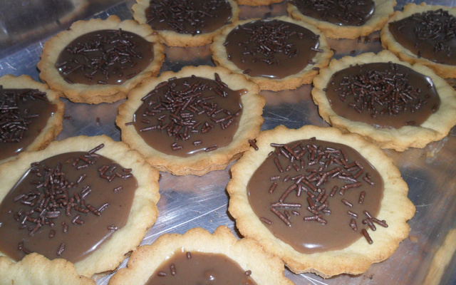 Biscoitinho com cobertura de chocolate